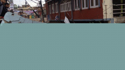 Un premier avion ramenant 206 rescap&eacute;s du s&eacute;isme survenu au N&eacute;pal, principalement des Fran&ccedil;ais, a atterri ce jeudi &agrave; l'a&eacute;roport de Roissy