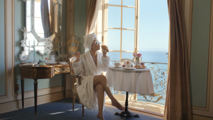 Selena Gomez célèbre l'amour avec "Love On" Selena Gomez célèbre l'amour avec "Love On"