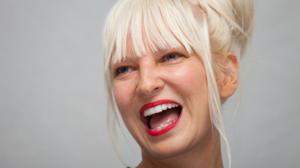 Sia dévoile le clip de son nouveau titre pour les Fêtes de fin d’année (vidéo)