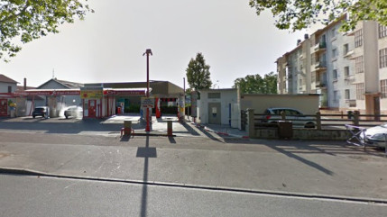 Vénissieux : pour voler la voiture de sa victime il l'a menace avec une arme et l'enferme dans le coffre Vénissieux : pour voler la voiture de sa victime il l'a menace avec une arme et l'enferme dans le coffre