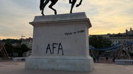 Statue de Louis XIV tagu&eacute;e &agrave; Lyon : la M&eacute;tropole promet des poursuites syst&eacute;matiques