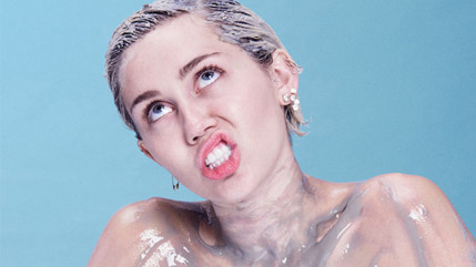 Miley Cyrus : elle exhibe ses fesses...