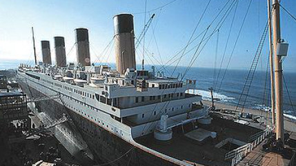 Un menu destiné aux passagers de la première classe du Titanic a été vendu 88 000 dollars suite à une vente aux enchères Un menu destiné aux passagers de la première classe du Titanic a été vendu 88 000 dollars suite à une vente aux enchères