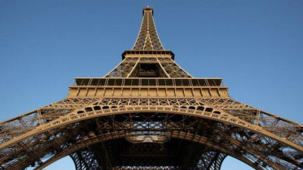 Pr&egrave;s de sept millions de personnes, dont 80% d'&eacute;trangers, ont visit&eacute; en 2015 la Tour Eiffel