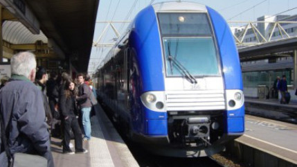 Des portiques de contrôle des billets sont installés à partir de ce lundi dans les gares Montparnasse à Paris et Saint-Charles à Marseille Des portiques de contrôle des billets sont installés à partir de ce lundi dans les gares Montparnasse à Paris et Saint-Charles à Marseille