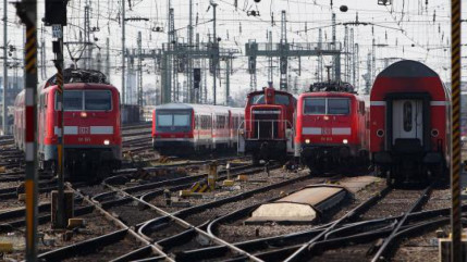 Une collision frontale entre deux trains a fait au moins quatre morts et une centaine de blessés ce mardi dans le sud de l'Allemagne Une collision frontale entre deux trains a fait au moins quatre morts et une centaine de blessés ce mardi dans le sud de l'Allemagne
