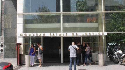 Lyon : 122 anciens salari&eacute;s du centre d&rsquo;appel SFR devant la justice