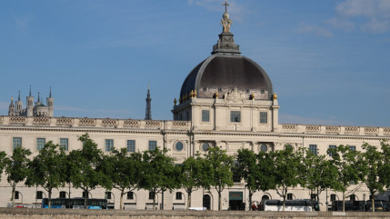 Un ado fait une chute mortelle au Grand Hôtel-Dieu