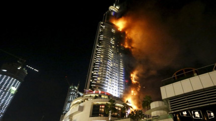 Un important incendie dans l'une des plus hautes tours de Duba&iuml; fait au moins 16 blessers l&eacute;gers