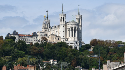 Une nouvelle campagne d’appel à dons lancée pour restaurer les tours de la basilique de Fourvière