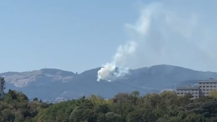 Vaugneray : l&rsquo;incendie ma&icirc;tris&eacute; apr&egrave;s 27 largages, les pompiers ont surveill&eacute; le massif toute la nuit