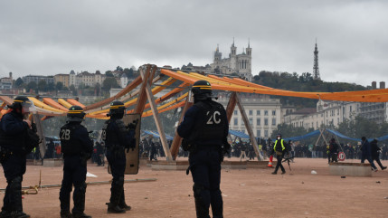 Violences &agrave; Lyon : un rassemblement de soutien aux commer&ccedil;ants et aux forces de l'ordre organis&eacute; lundi place Bellecour