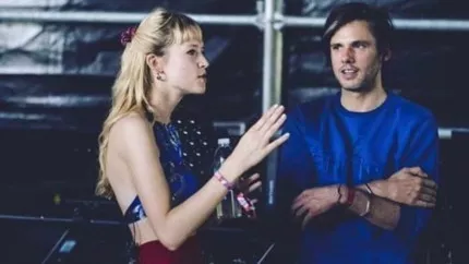 Angèle et Orelsan dévoilent enfin leur collaboration (vidéo) Angèle et Orelsan dévoilent enfin leur collaboration (vidéo)