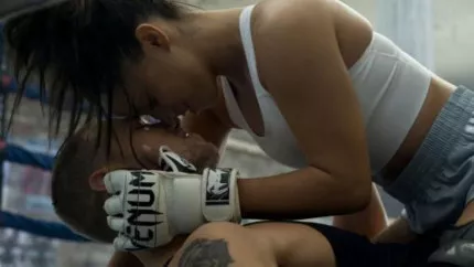 La réalisatrice de la saga « After » de retour avec un nouveau film sulfureux ! (vidéo) La réalisatrice de la saga « After » de retour avec un nouveau film sulfureux ! (vidéo)