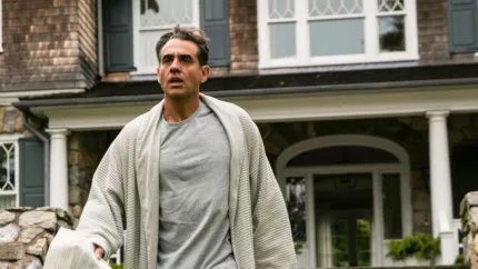 La série Netflix "The Watcher" est renouvelée pour une saison 2 La série Netflix "The Watcher" est renouvelée pour une saison 2