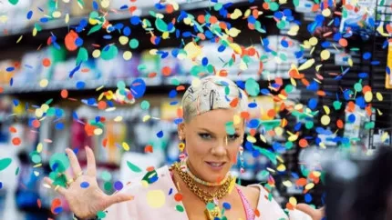 Pink dévoile le clip de son titre "Never Gonna Not Dance Again" (vidéo)
