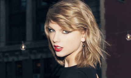 Taylor Swift chante "Wildest Dreams" en acoustique ! Taylor Swift chante "Wildest Dreams" en acoustique !