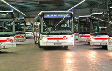 Droit de retrait des conducteurs TCL après l’incendie d’un bus à Rillieux-la-Pape Droit de retrait des conducteurs TCL après l’incendie d’un bus à Rillieux-la-Pape