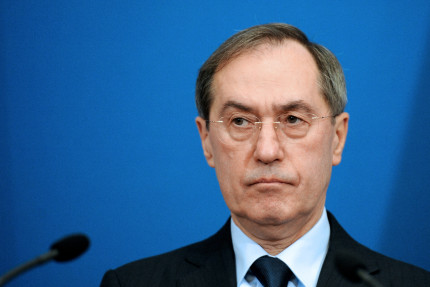 Claude Guéant a été mis en examen pour "faux et blanchiment" dans le cadre de l'enquête sur le soupçon de financement libyen de la campagne de 2007 Nicolas Sarkozy Claude Guéant a été mis en examen pour "faux et blanchiment" dans le cadre de l'enquête sur le soupçon de financement libyen de la campagne de 2007 Nicolas Sarkozy