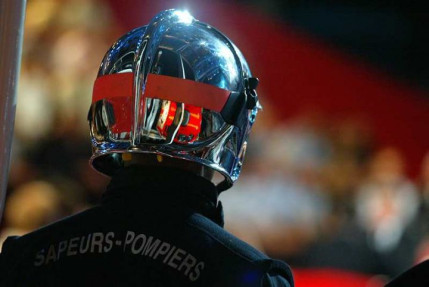 Les pompiers au feu rouge