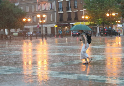 Météo France place la Gironde, les Landes et les Pyrénées Atlantiques. en vigilance orange pour des orages. Météo France place la Gironde, les Landes et les Pyrénées Atlantiques. en vigilance orange pour des orages.