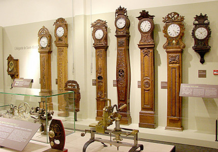 Heure d’hiver : horloger à Lyon, il passe près d’une heure à remonter ses pendules ! Heure d’hiver : horloger à Lyon, il passe près d’une heure à remonter ses pendules !