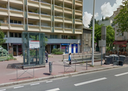 Lyon : il se tire une balle dans la tête dans l’ascenseur du métro D Lyon : il se tire une balle dans la tête dans l’ascenseur du métro D