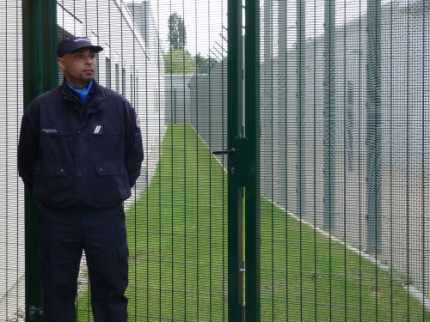 Atteinte d'hallucinations, elle s'introduit sans le savoir dans le Vinatier