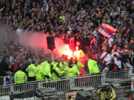 Le stadier blessé à la main à Gerland a perdu un doigt Le stadier blessé à la main à Gerland a perdu un doigt