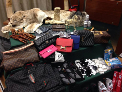 Auvergne-Rhône-Alpes : avec l’état d’urgence la douane a enregistré des saisies record en 2015 Auvergne-Rhône-Alpes : avec l’état d’urgence la douane a enregistré des saisies record en 2015