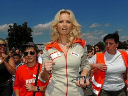 Adriana Karembeu à Lyon pour la Croix-Rouge Adriana Karembeu à Lyon pour la Croix-Rouge