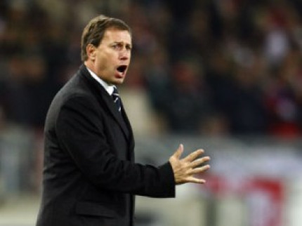 Alain Perrin ne sera plus l'entraîneur de l'OL la saison prochaine Alain Perrin ne sera plus l'entraîneur de l'OL la saison prochaine