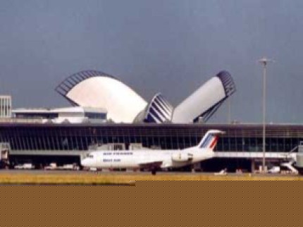 Des sans-papiers kurdes en grève de la faim au centre de rétention de Saint-Exupéry Des sans-papiers kurdes en grève de la faim au centre de rétention de Saint-Exupéry
