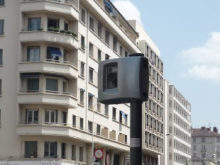 Deux radars aux feux rouges en phase d’essai à Lyon Deux radars aux feux rouges en phase d’essai à Lyon