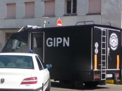 Il prend son b&eacute;b&eacute; en otage