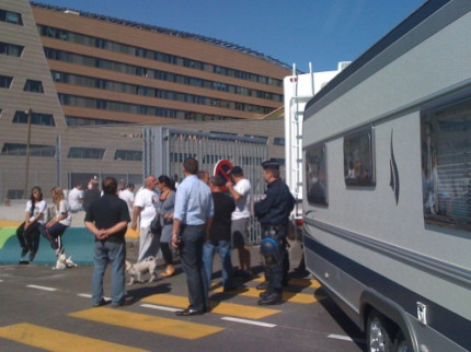 La rue Montrochet bloquée par des forains La rue Montrochet bloquée par des forains