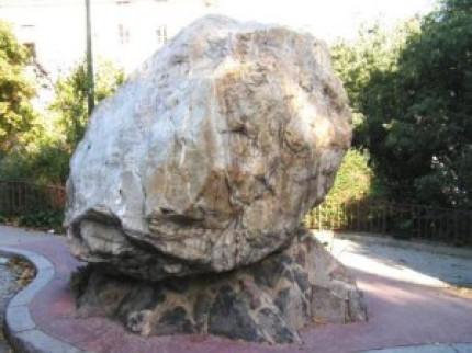 Le Gros caillou retrouve sa place Le Gros caillou retrouve sa place