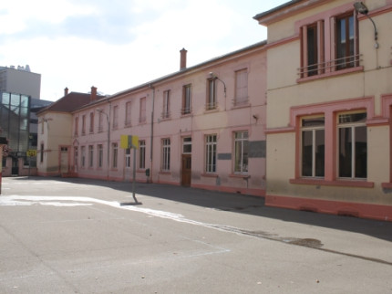 Le groupe scolaire Ainay-Jarente devient l’école Lucie Aubrac Le groupe scolaire Ainay-Jarente devient l’école Lucie Aubrac