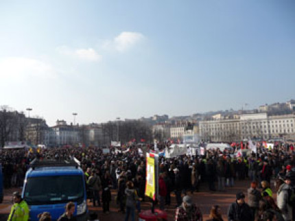 Les Comoriens de la région ont rendu hommage aux victimes du vol Paris-Moroni Les Comoriens de la région ont rendu hommage aux victimes du vol Paris-Moroni