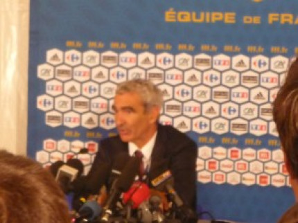 Raymond Domenech planche sur sa liste des 23 Raymond Domenech planche sur sa liste des 23
