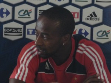 Sidney Govou doit être opéré à Lyon lundi Sidney Govou doit être opéré à Lyon lundi