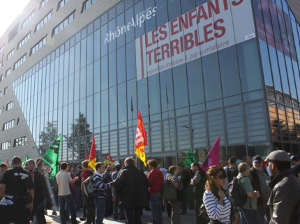 TER : Une centaine de personnes mobilis&eacute;e contre la suppression des contr&ocirc;leurs