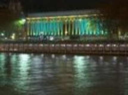 Tu&eacute; alors qu&rsquo;il crochetait la porti&egrave;re d&rsquo;une voiture