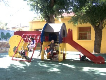 Une bâche pour protéger les enfants d’un exhibitionniste Une bâche pour protéger les enfants d’un exhibitionniste
