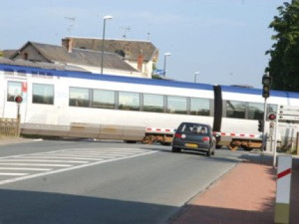 Une voiture percutée par un passage à niveau dans l’Ain tôt dimanche matin Une voiture percutée par un passage à niveau dans l’Ain tôt dimanche matin
