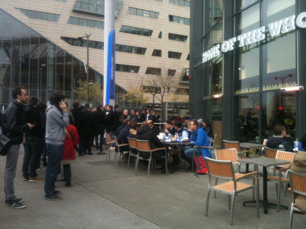 Ouverture du Burger King : du monde pour d&eacute;couvrir le Whooper