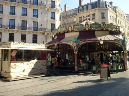 Encore un mois de sursis pour le carrousel de la place de la République ! Encore un mois de sursis pour le carrousel de la place de la République !