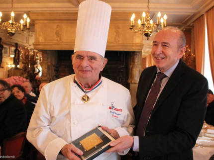 La m&eacute;daille d&rsquo;or de la Ville de Lyon remise &agrave; Paul Bocuse