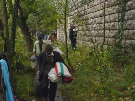 Lyon : le Réseau éducation sans frontière dénonce la « première expulsion sous l’ère Hollande » Lyon : le Réseau éducation sans frontière dénonce la « première expulsion sous l’ère Hollande »