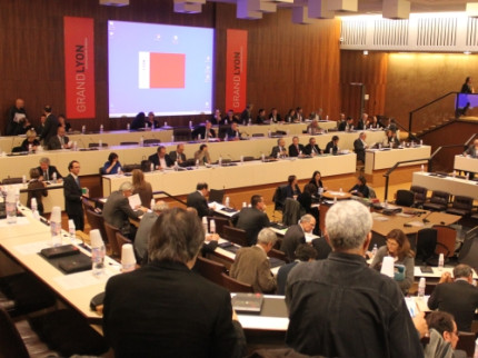 Le Sénat réduit le nombre de conseillers à la Métropole de Lyon Le Sénat réduit le nombre de conseillers à la Métropole de Lyon